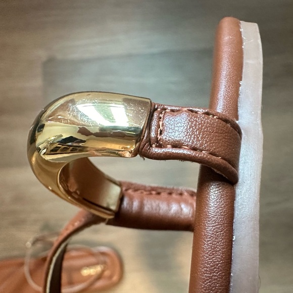 Aldo Brown Sandals with Gold Details - Picture 6 of 6